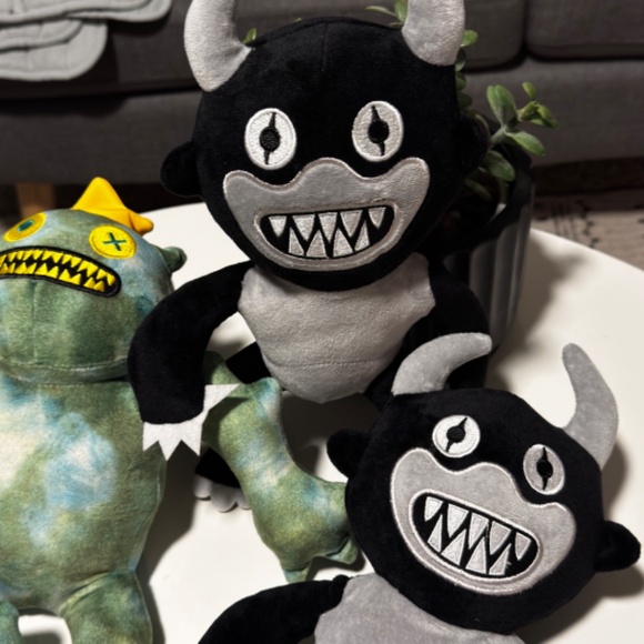 Set of Roblox Rainbow Friends Plushies - Picture 3 of 6